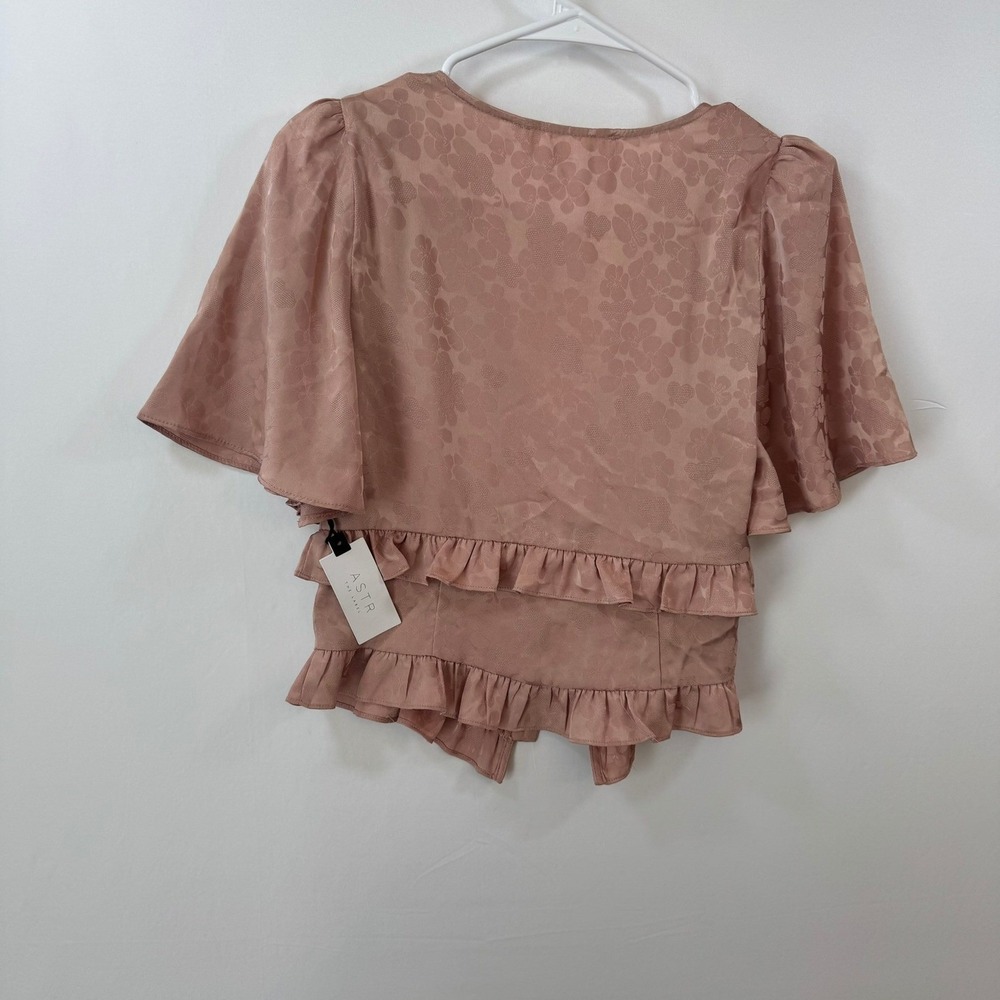 ASTR The Label Ruffled Hem Blouse Blush Pink Floral Jacquard VNeck AT16334 Small - Picture 3 of 9